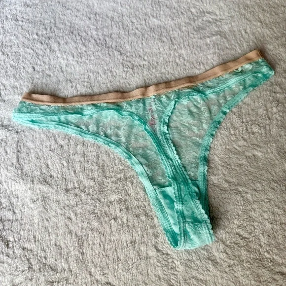 Lace Trim Thong Set (NWOT) - Picture 3 of 8